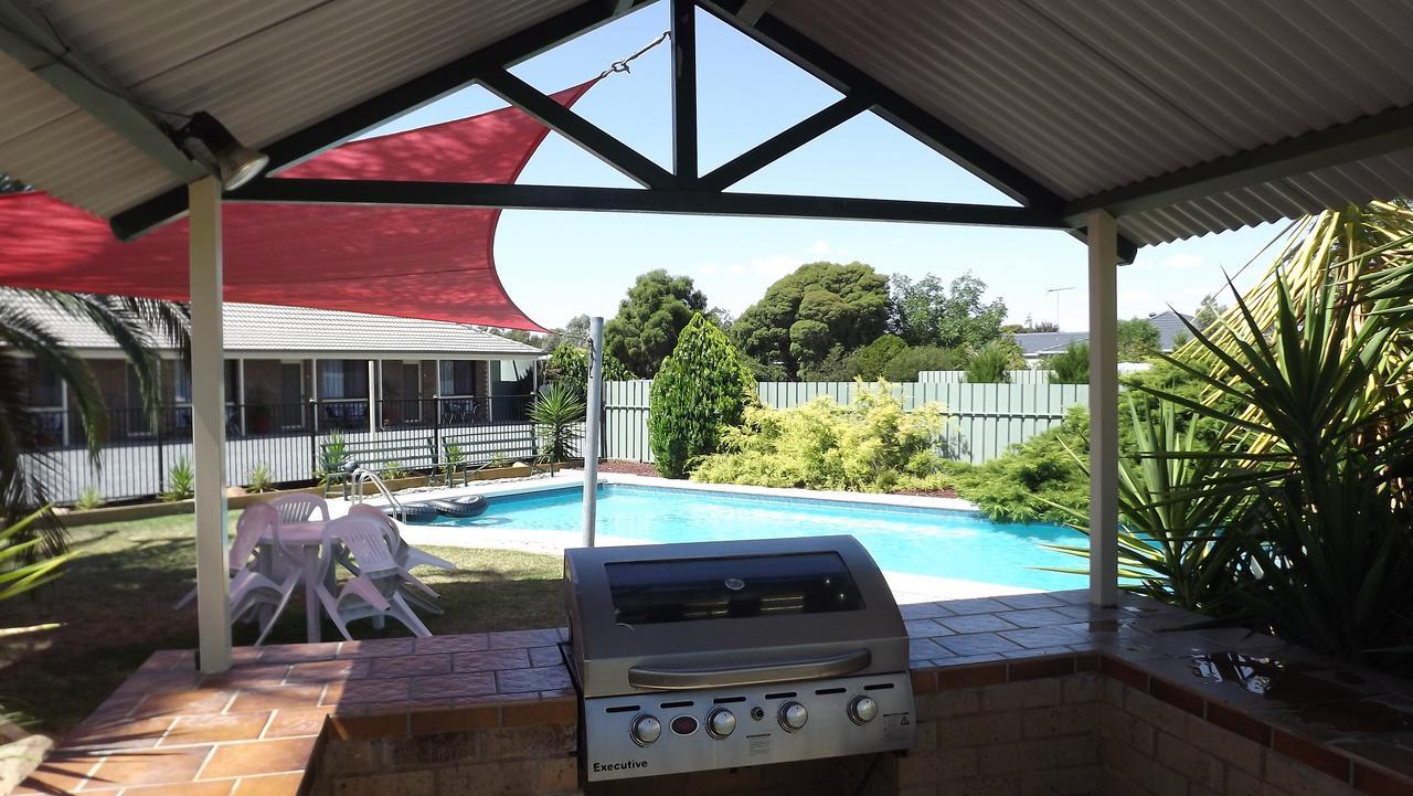 Culcairn Motor Inn Exterior photo
